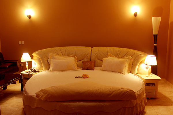 tulia executive suit